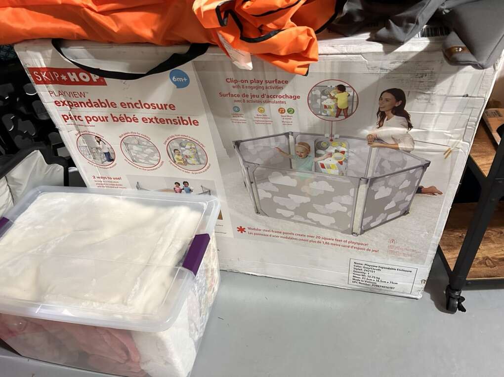 Brand New Skiphop Play view Expandable Enclosure