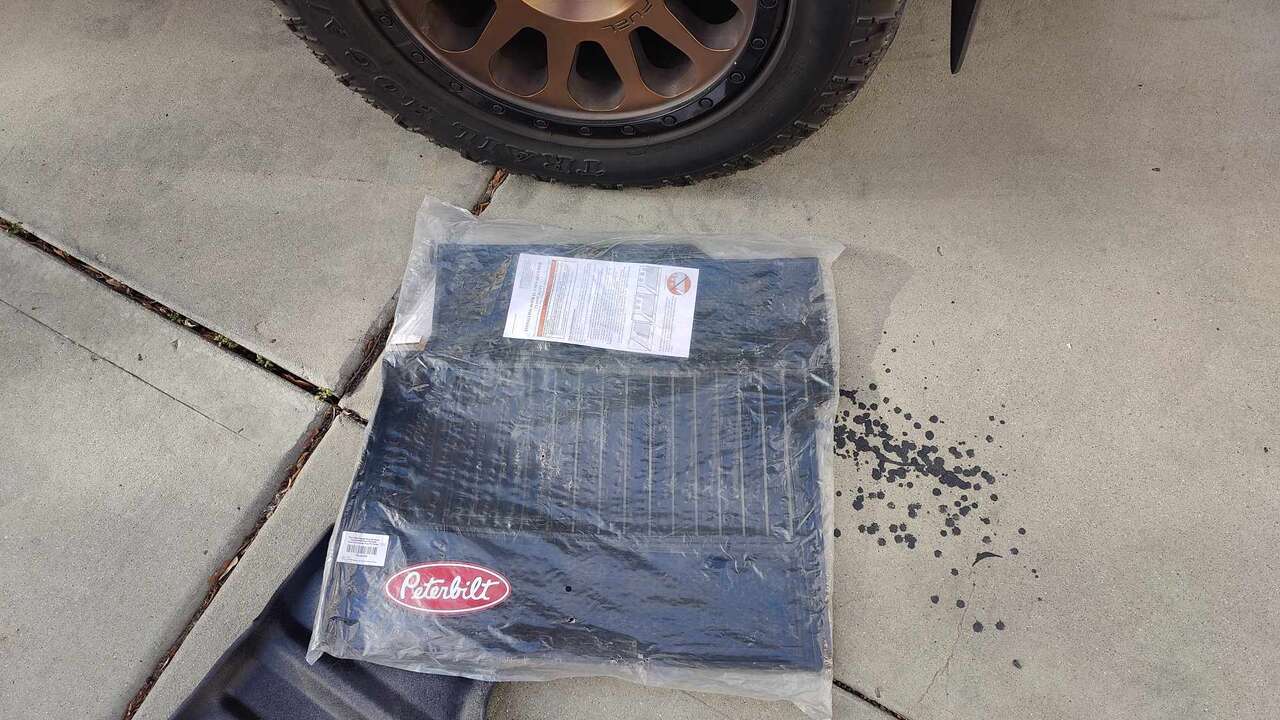 OEM Paccar Peterbilt PBL0G0589 Floor Mats For 589 Truck