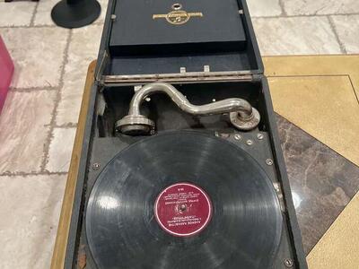 Columbia Grafonola Circa 1900s