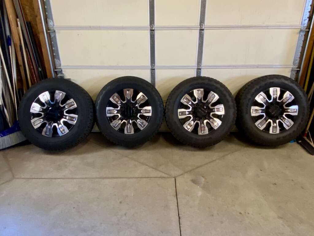 2024 GMC Denali OEM Wheels & Tires