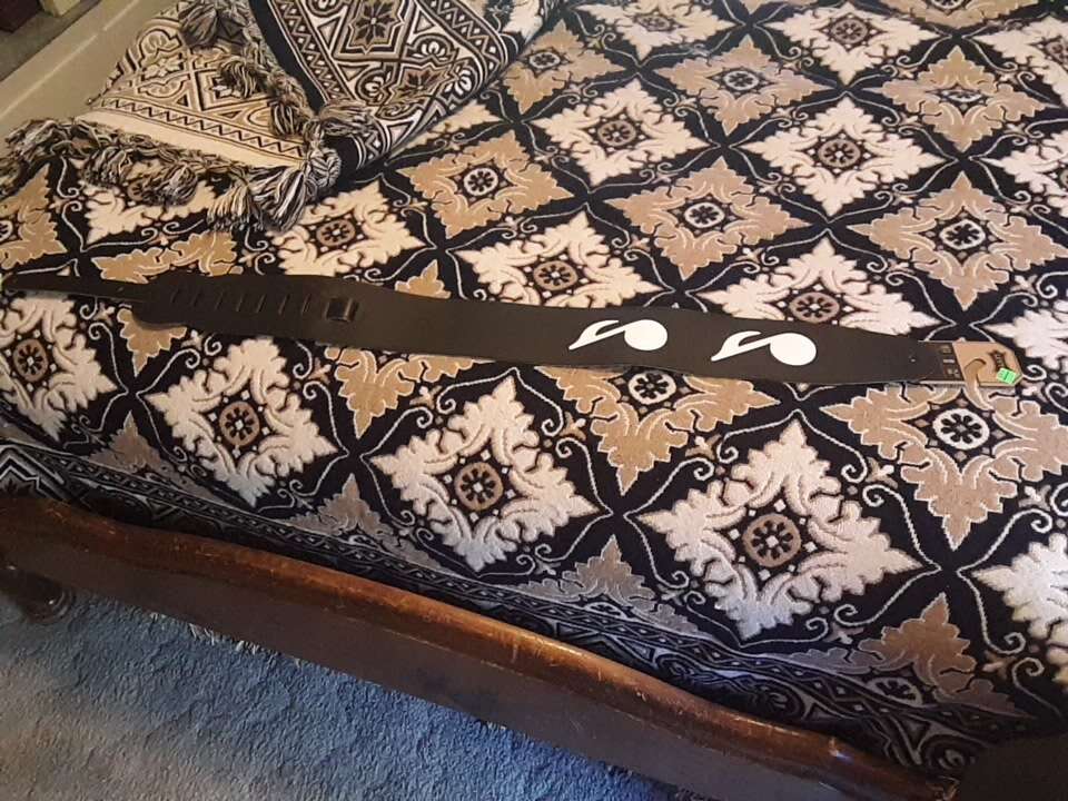 Levy's M4N-BLK Genuine Leather 3.5" Guitar/Bass Strap with Musical Notes 2010s - Black