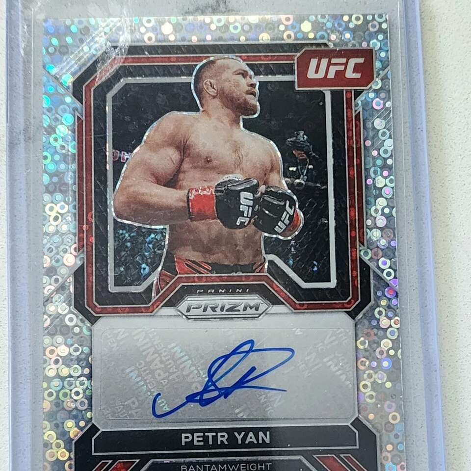 Petr Yan UFC Autograph