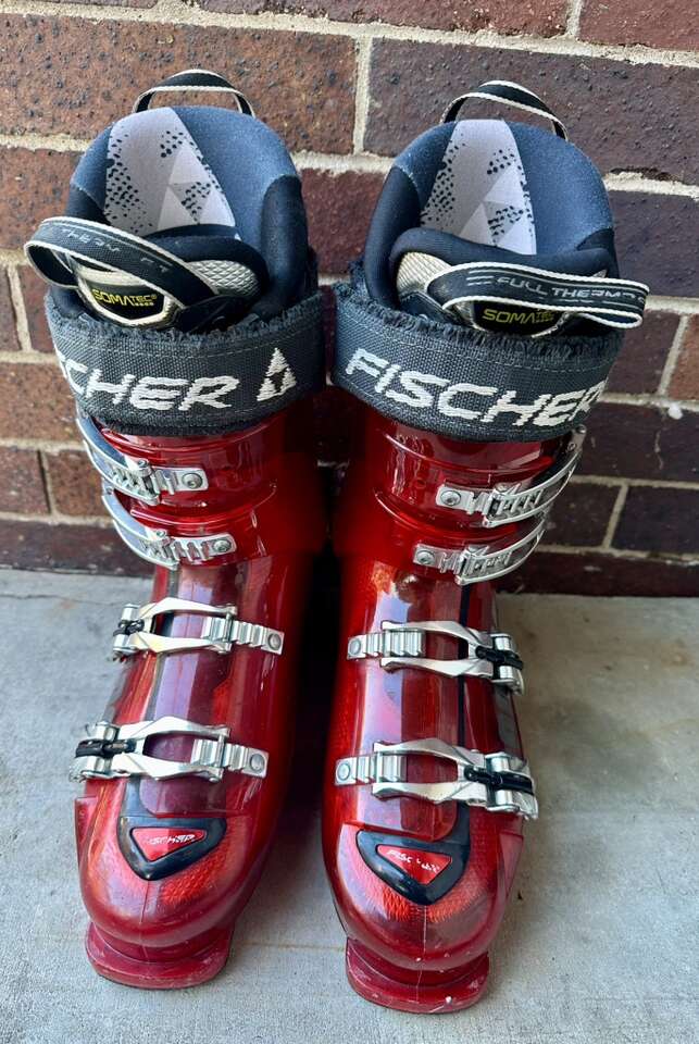 Fischer Mens 9 1/2 Ski Boots
