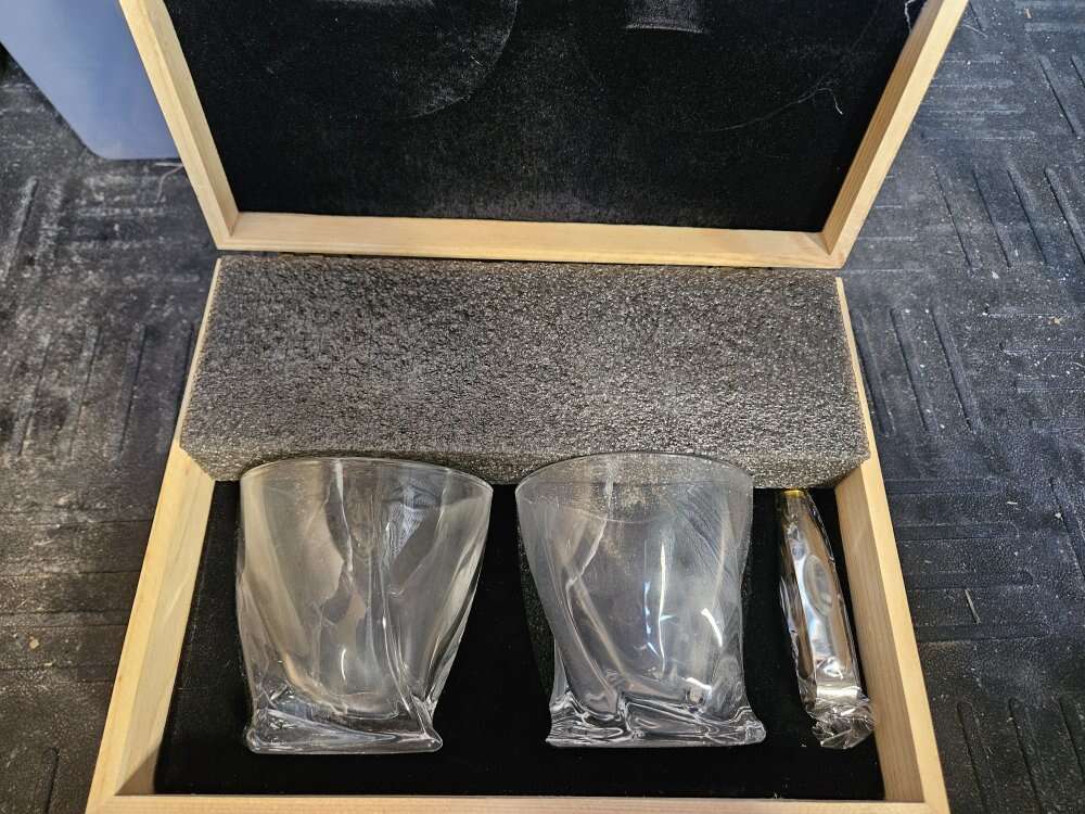 Glass Cups In Wooden Box Girft Set New