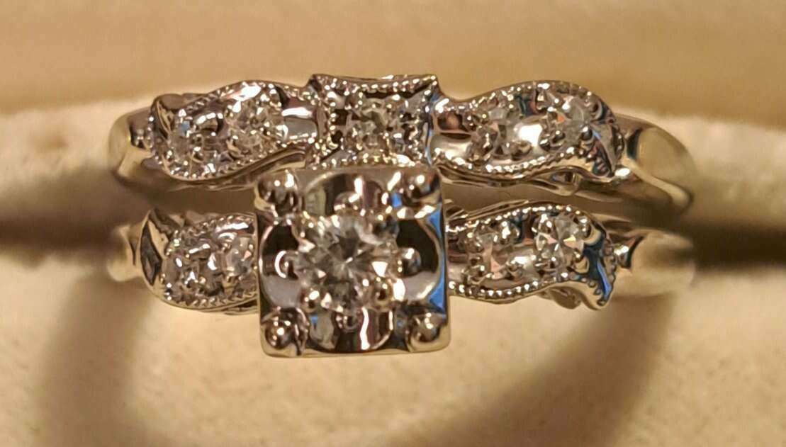 Women's engagement and Wedding band set