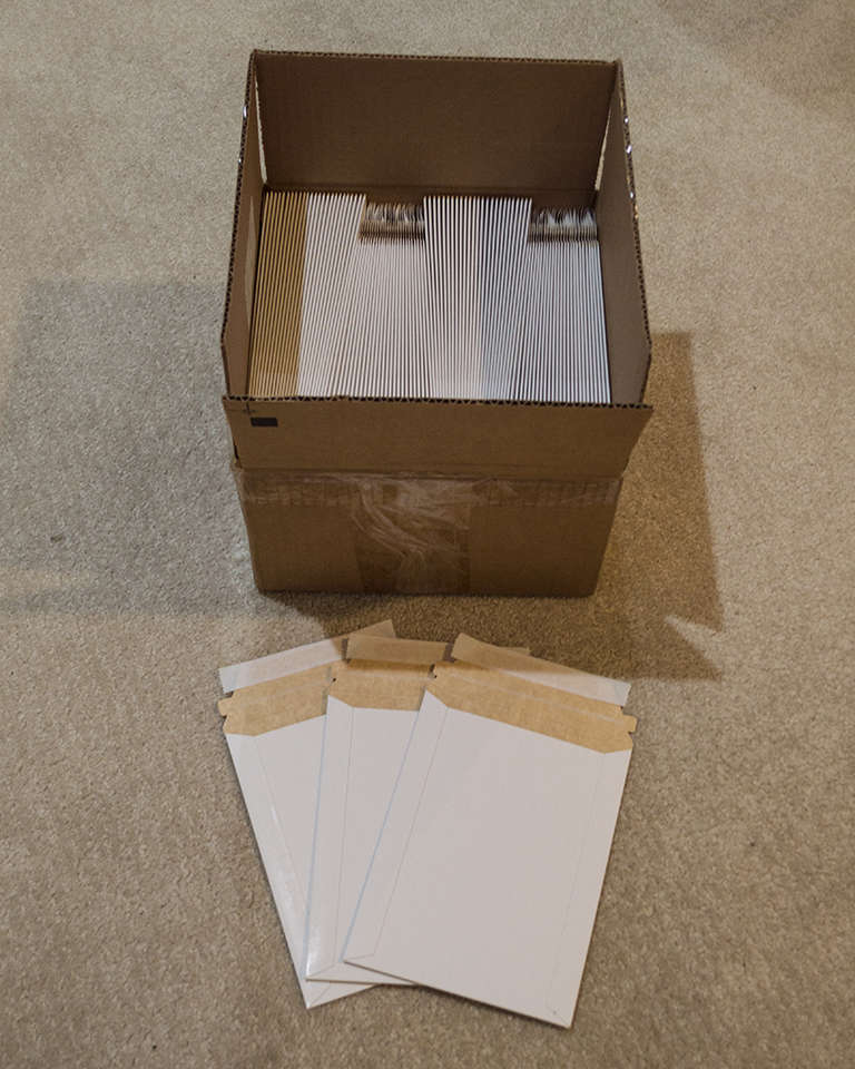 White 6 x 8 inch Stay-Flat Rigid Self-Sealing Mailers - 100