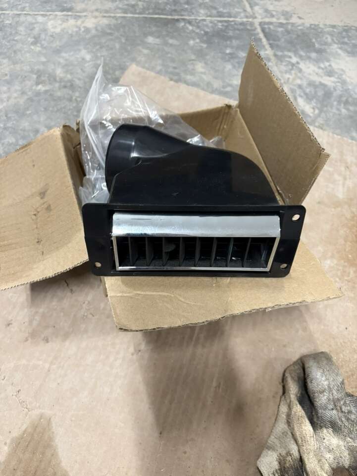 1973-1980 Chevy GMC Square Body Dash Vent Truck