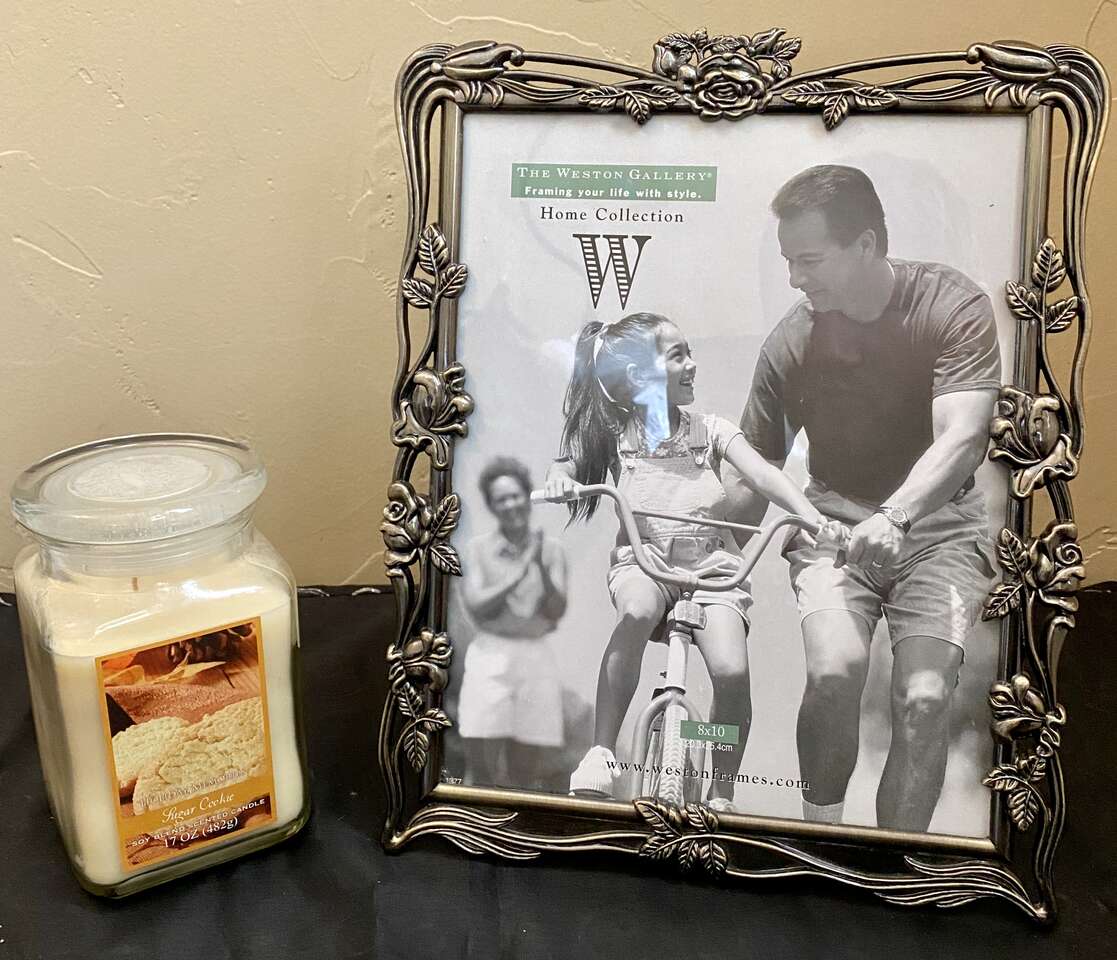 NEW - Beautiful Metal Sculpted Romantic Rose 8x10 Frame PLUS A Sugar Cookie Candle - C PIX