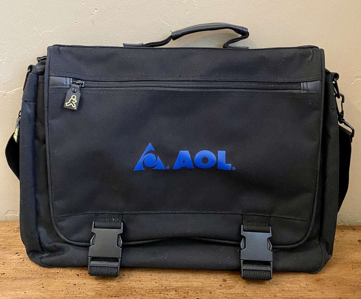 LIKE NEW - VINTAGE AOL MESSENGER/Computer BAG - Plenty of Pockets And Zippers To Keep Organized - See Photos