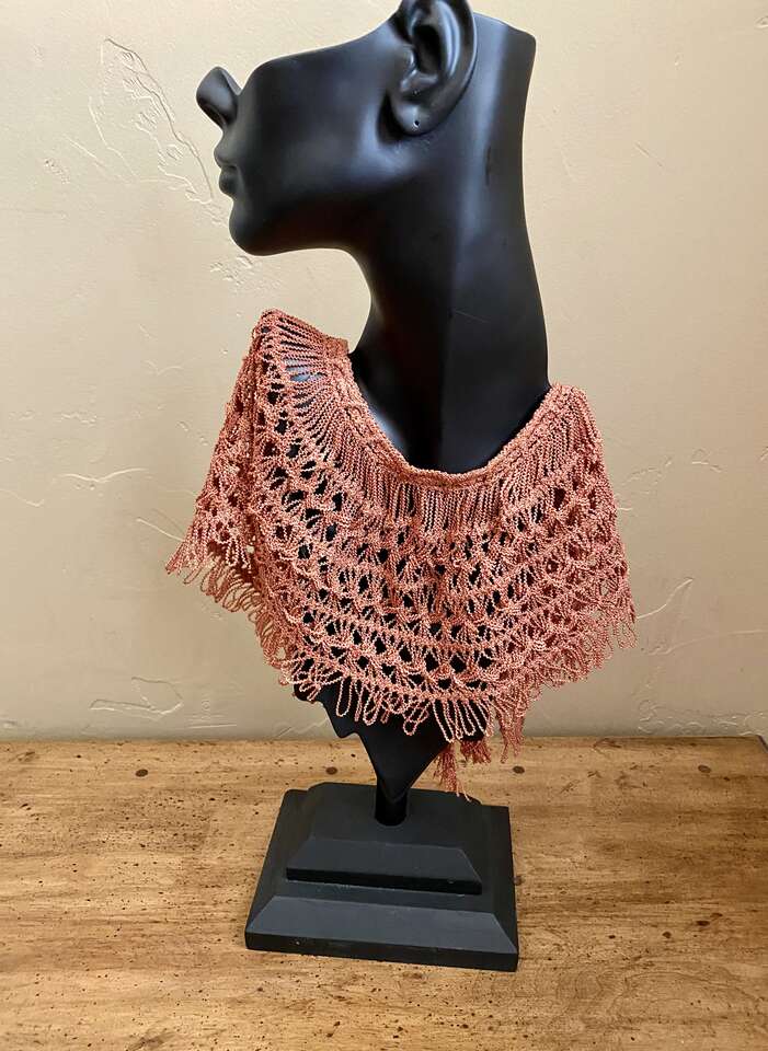 BEAUTIFUL Vintage Handmade Lace Collar - This Is So Pretty Over A Round Neck Top - See Photos