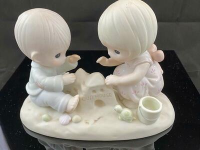 PRECIOUS MOMENTS 12319 Figurine - GOD BLESS OUR HOME - Beach House RETIRED 1998 - C PICS