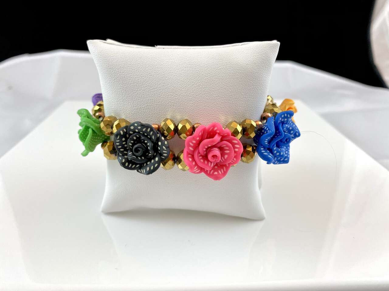 NEW - Beautiful Stretchy Bracelet - Pretty Bright Fimo Clay Roses With Gold Faceted Beads - See Photos
