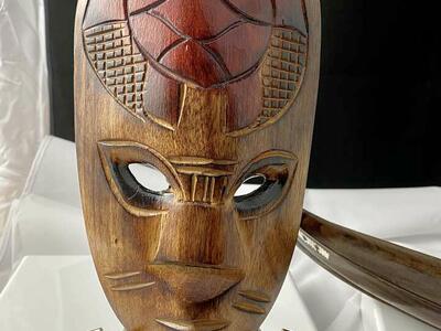 LIKE NEW - Wood Carved Mask W/ Red Turtle - Fiji Handcrafted Art - I have more listings from Fiji - C PICS