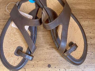 NEW - Womens SZ 10 B.O.C. BROWN Leather Sandals - I have a pair in Black-Super Comfy- C PICS