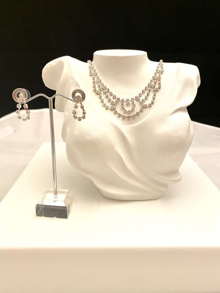 NEW - 3 PIECE Crystal Necklace SET - Very Beautiful Necklace + Earrings - Details in Photos