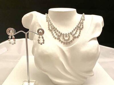 NEW - 3 PIECE Crystal Necklace SET - Very Beautiful Necklace + Earrings - Details in Photos
