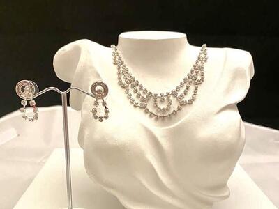NEW - 3 PIECE Crystal Necklace SET - Very Beautiful Necklace + Earrings - Details in Photos