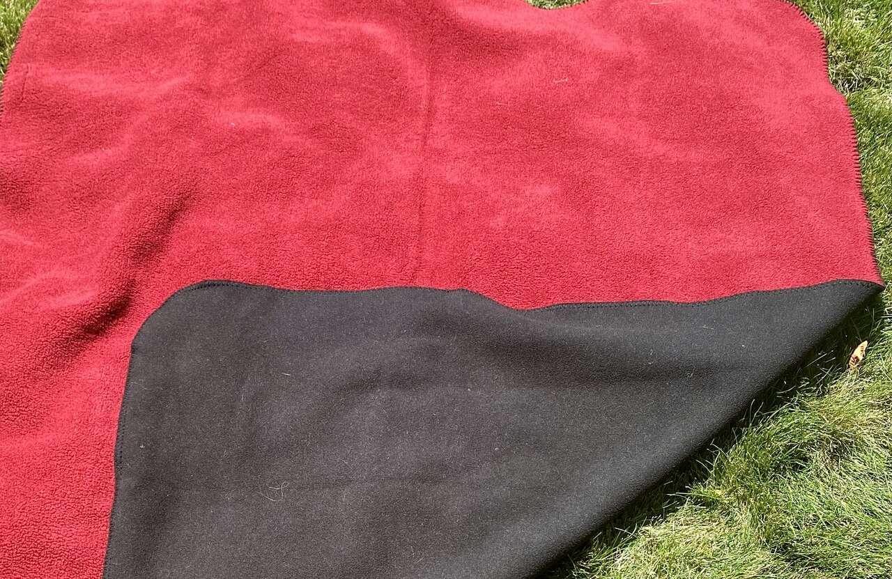 Like NEW - Stunning Red N Gray Reversible Thick Blanket/Throw SZ 47x60 - Blanket Stitch - C PIX
