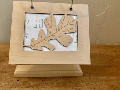 LIKE NEW - Beautiful Wood Leaf Cut-Out Flip Photo Album Holds 80 Photos - Decoration Stand - C PICS