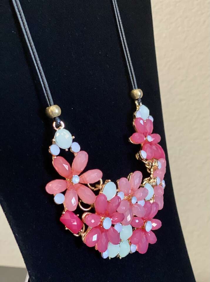 NEW - Gorgeous Pink Floral Cluster Necklace - Also Available In Greens - Please C All Photos