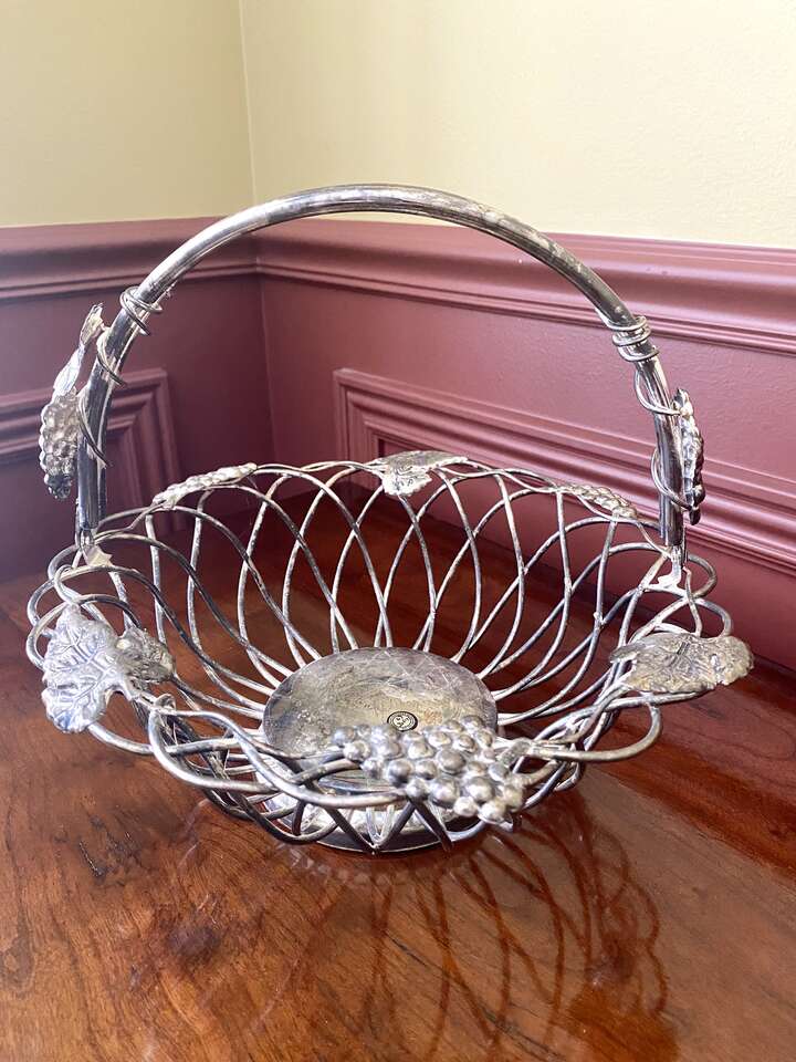 Beautiful Godinger Art Co Silver-Plated Fruit/Bread Basket - Perfect For Your Table - C ALL PICS