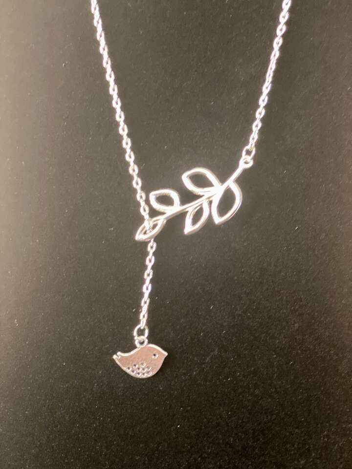 NEW - Pretty Leaf and Bird Silver Necklace - See ALL Photos for Details