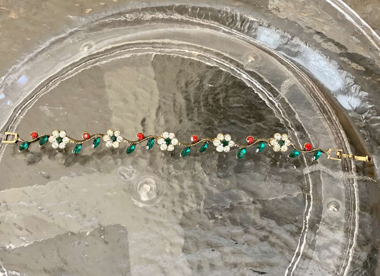 Gorgeous Petite Vintage Rhinestone Bracelet - So Dainty So Sweet For a Small Wrist - LIKE NEW - C ALL PICS