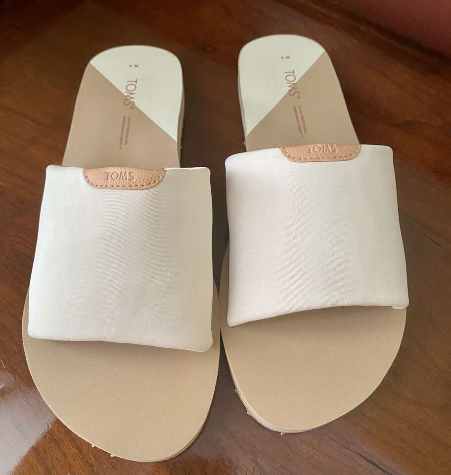 NEW TOMS Carly White Jersey Slide Womens Sandals/Slippers - SZ 9 - Sells On Website 4 $40 - See All Pix