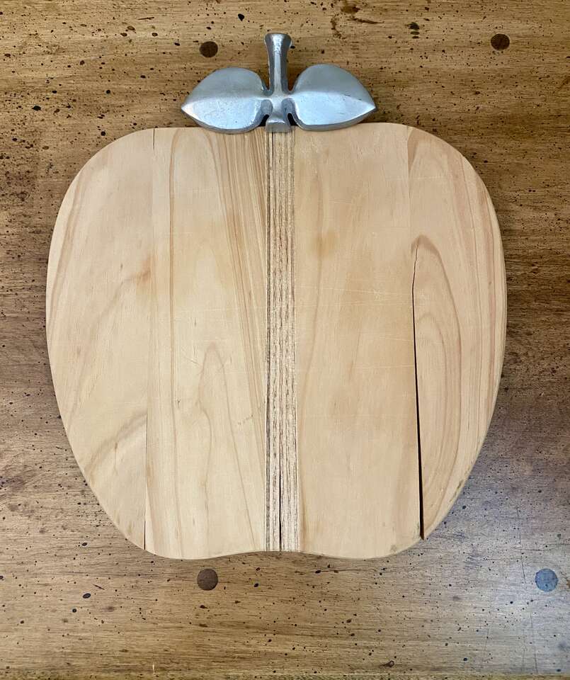 Vintage Apple Cutting Board w/ An Awesome Pewter Leaf Handle - Display or Use -C PICS