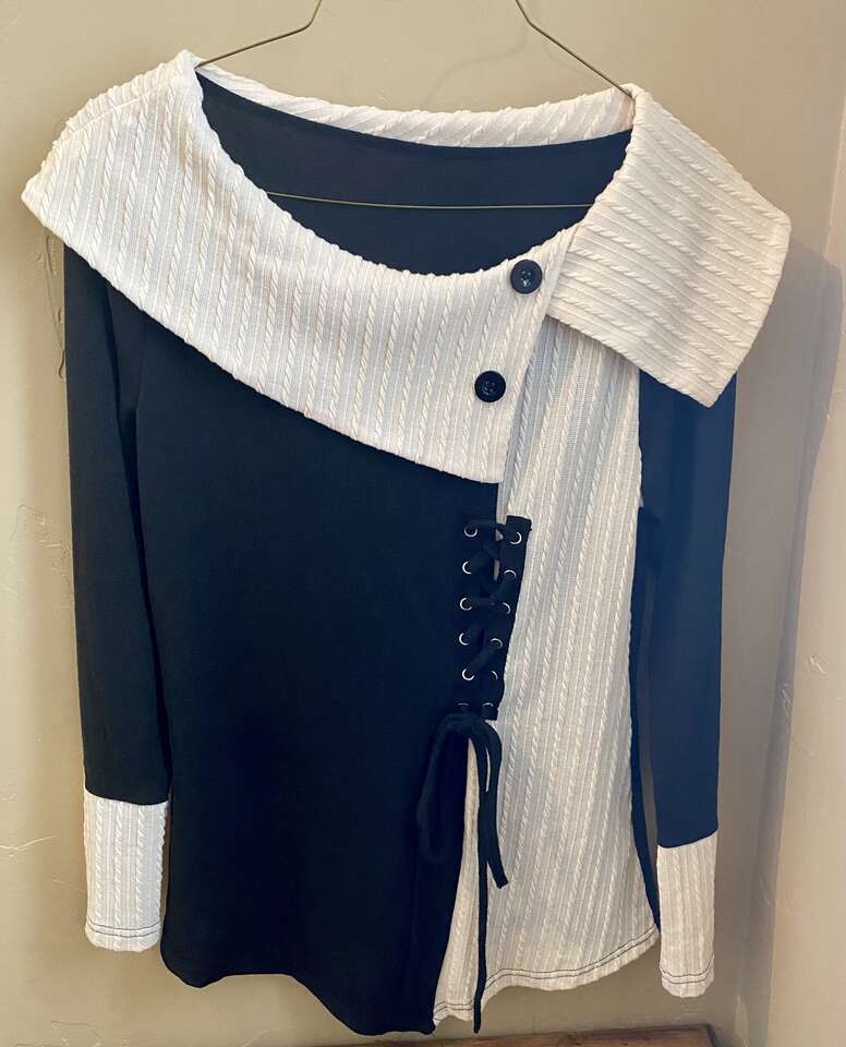 NEW - Light-weight Black and Cream Stylish Sweater- Details Galore - SZ L/XL see pics