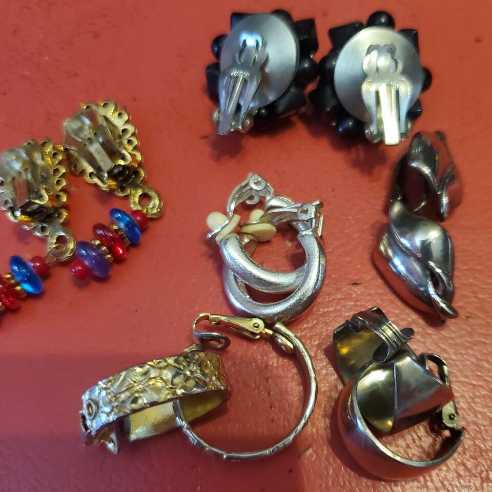 Lot of 6 vintage clasp clip on earrings