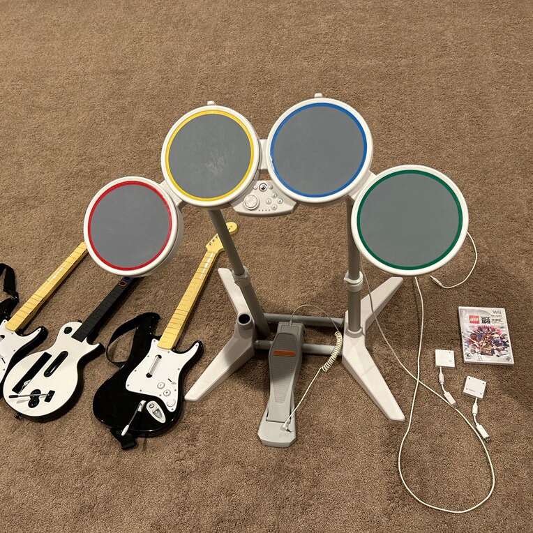 Guitar Hero Bundle For Nintendo Wii Electronics