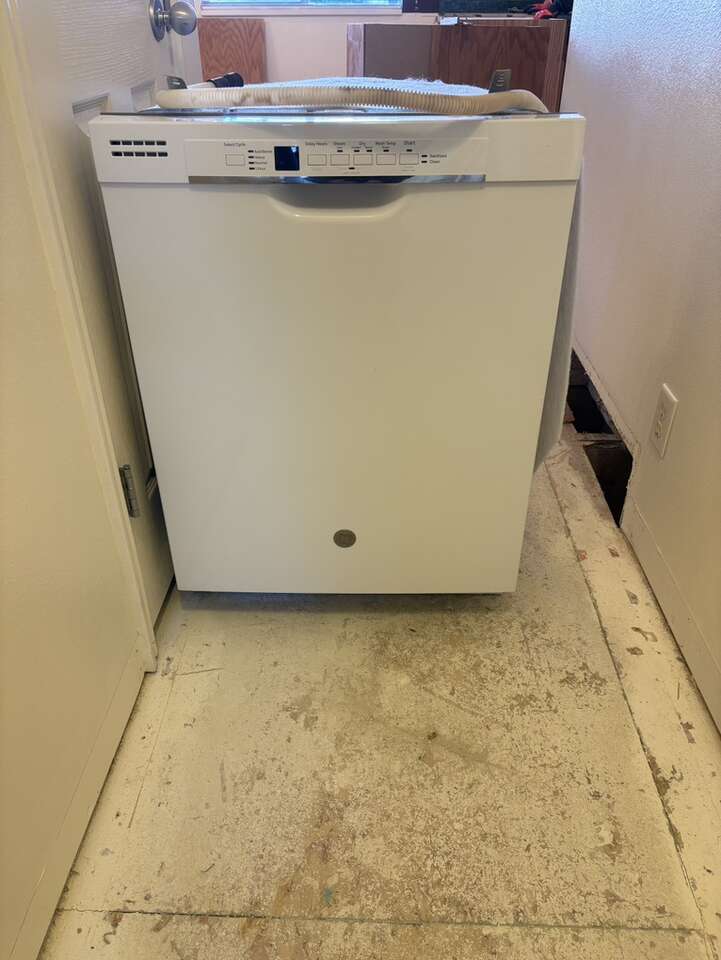 GE Dishwasher In Great Shape!