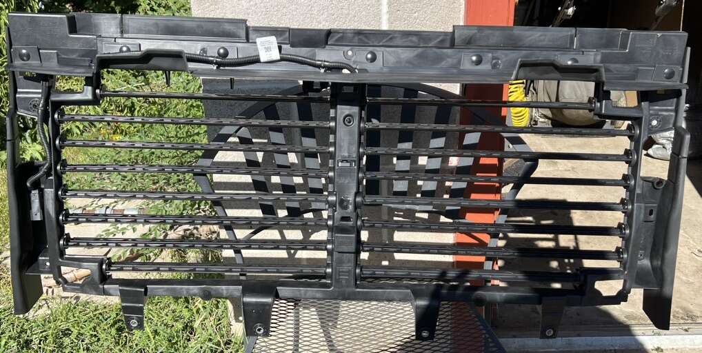 Genuine GM Front Bumper Shutter 84652494