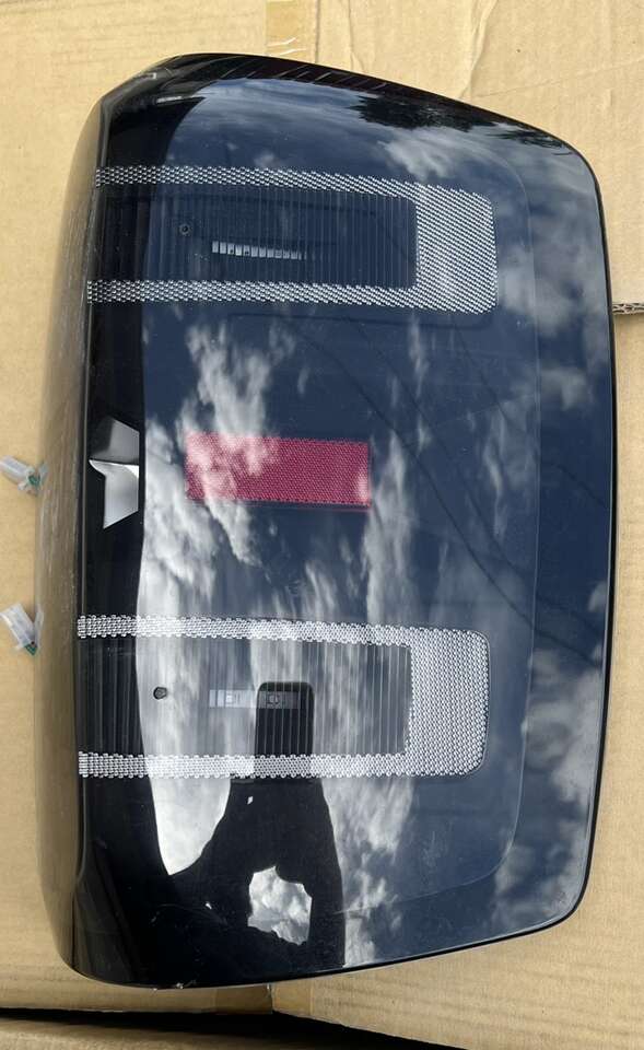 Chevy Silverado | GMC Sierra Passenger Tail Light