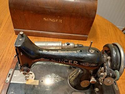 Antique Vintage Singer Portable Sewing Machine Early 1920s Bentwood Cover