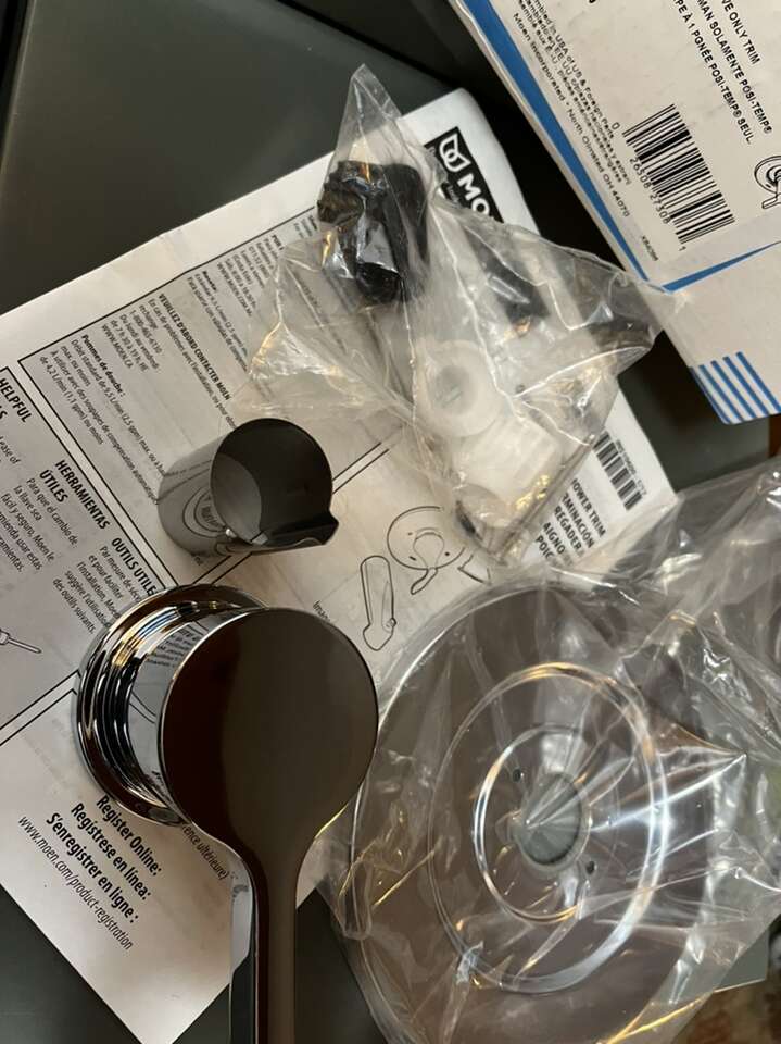 Moen shower chrome trim VICHY T2661 new in box handle bath