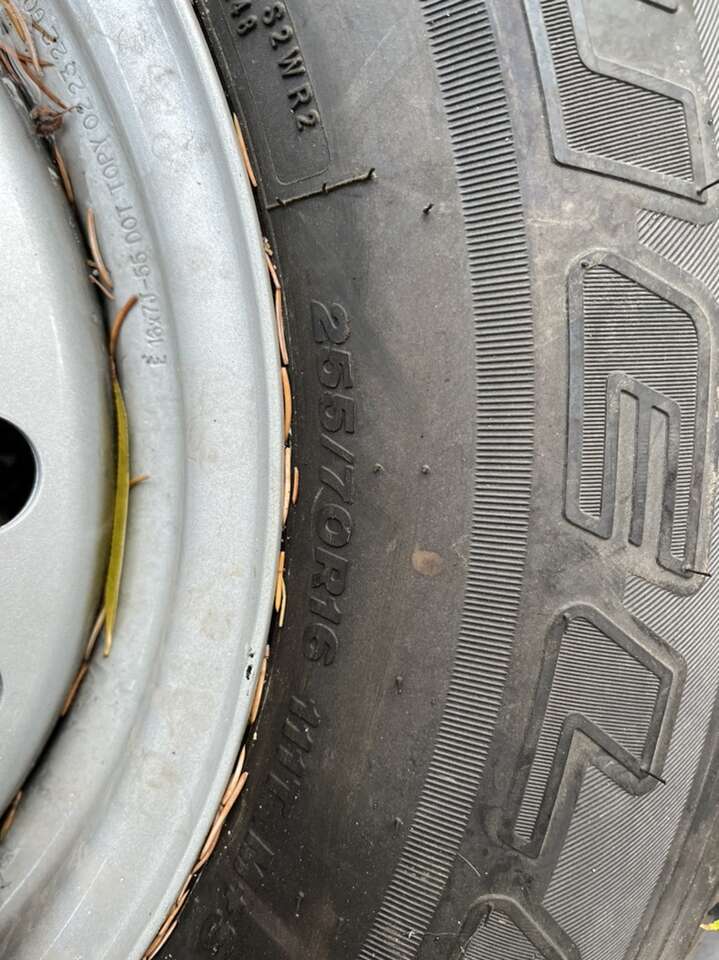 Ford Bronco 2023 Rims Tire 255/70r16 tires steelies