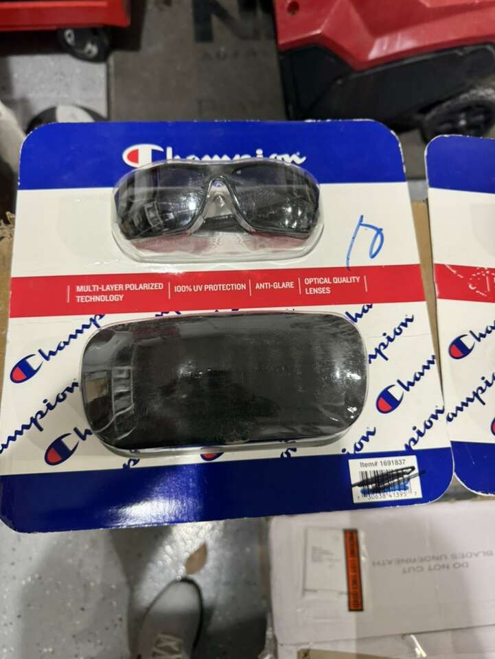 Champion PolarIzed Sun Glasses With Case