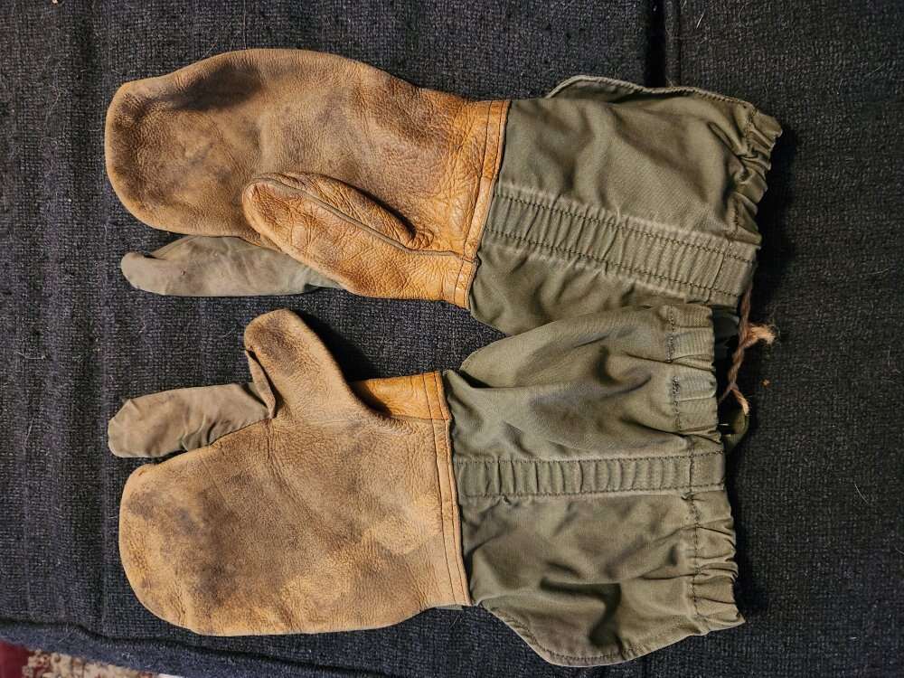 Vintage 1951 Trigger Finger Mittens