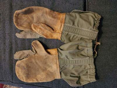 Vintage 1951 Trigger Finger Mittens