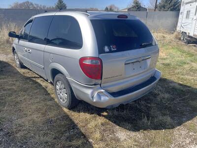 06 Chrysler Town & Country parting out