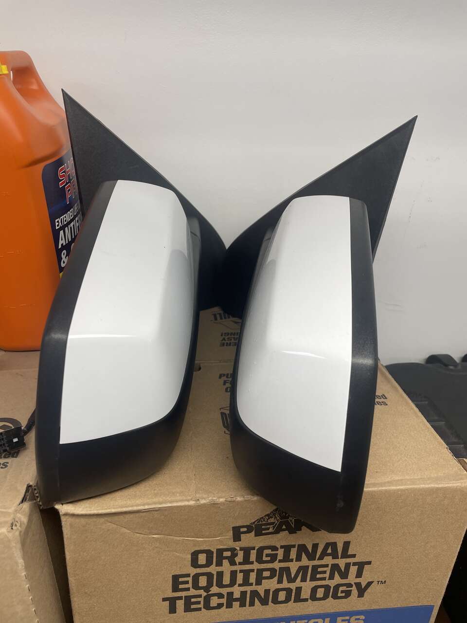 17 Chevy 2500 and 3500 power heated mirrors white exterior