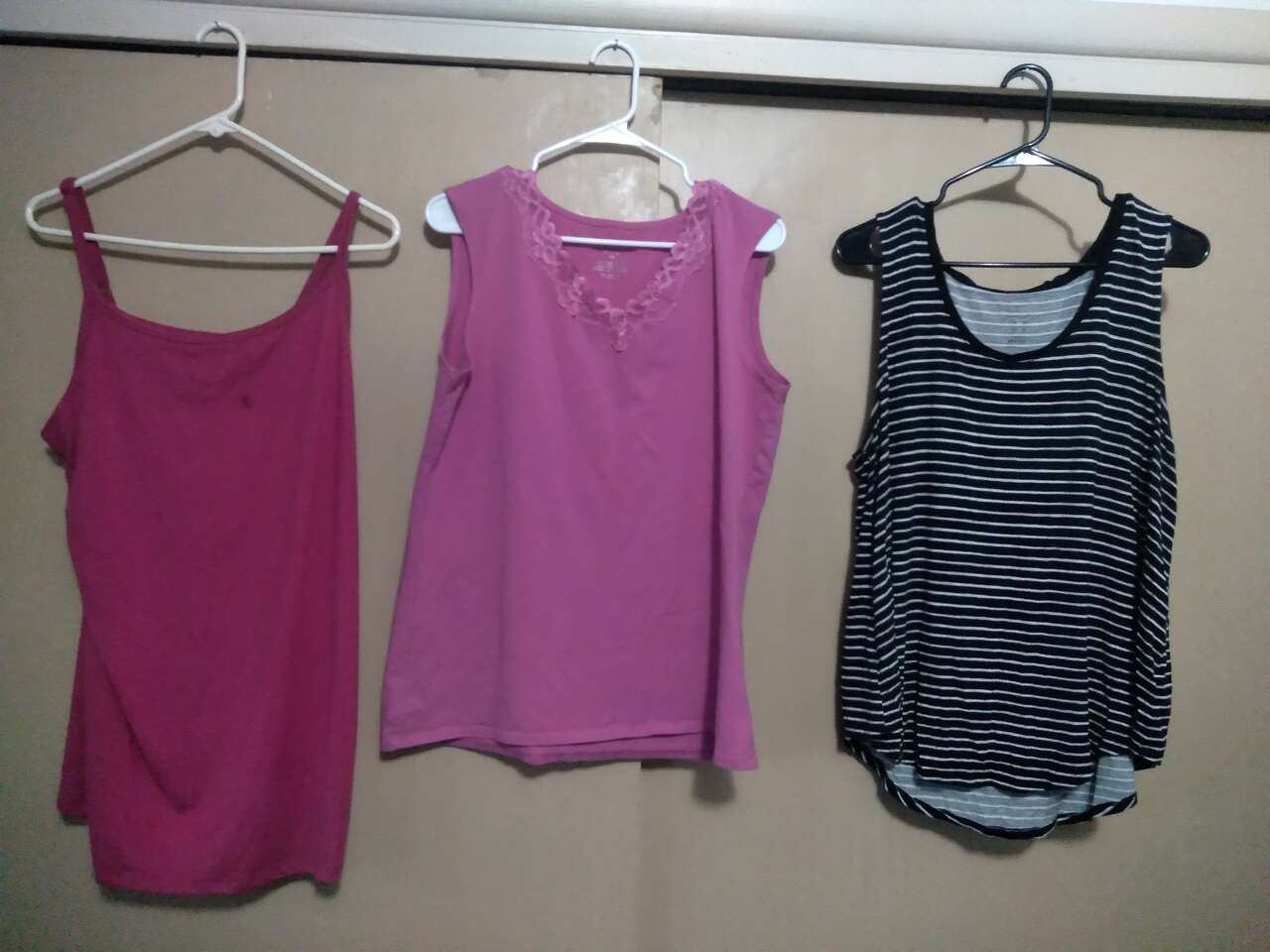 3 tank  tops 2x  pinks striped  blk