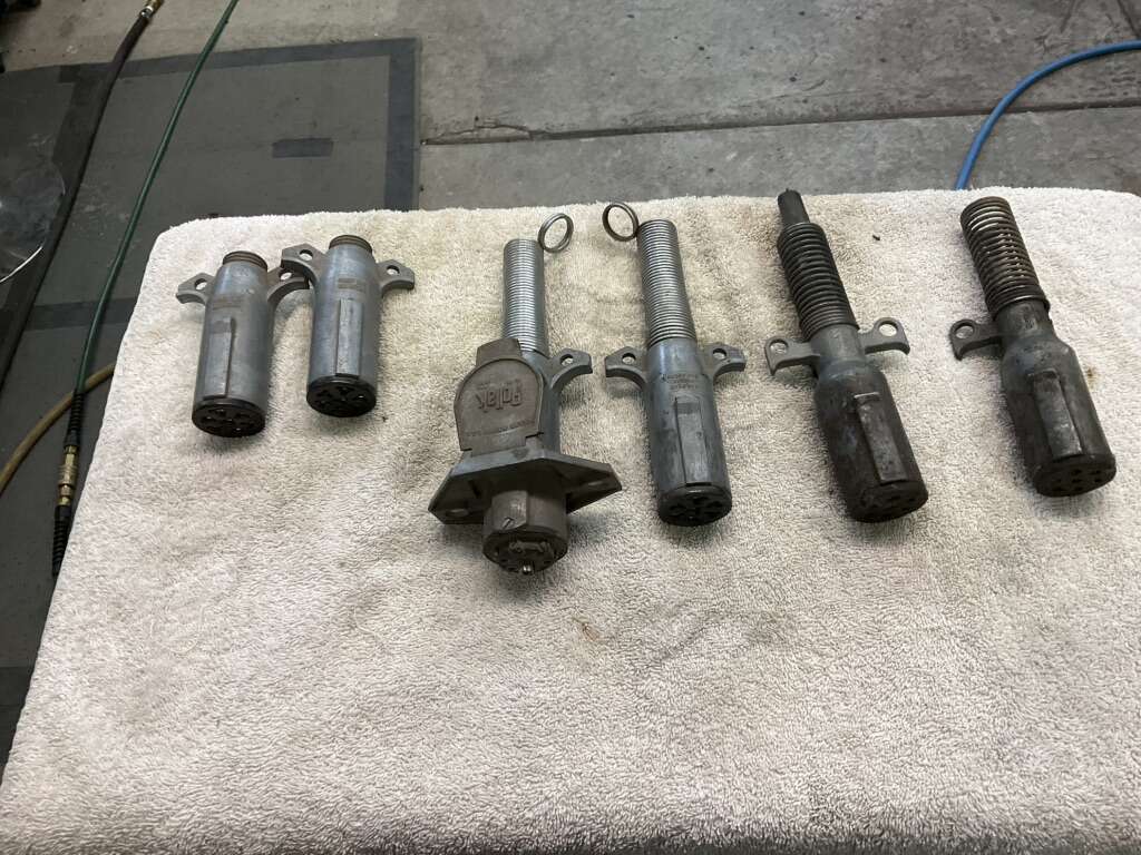 Wiring Plugs For Trailers And Trucks