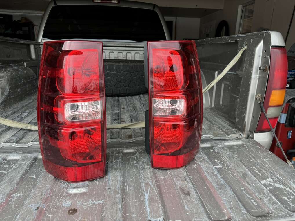 GMC / CHEVY TAIL LIGHTS