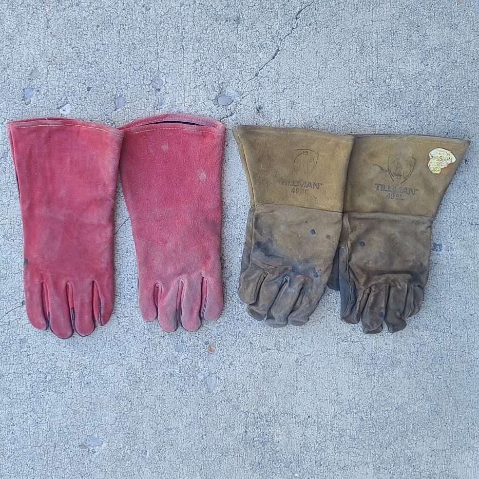Welding gloves
