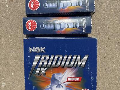 NGK 6619 Iridium Spark Plugs LFR6AIX-11