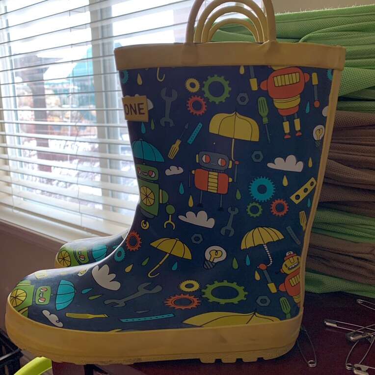 Youth Rain boots, Size 4