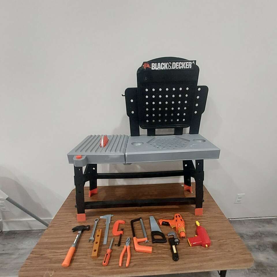 Black and Decker Kids Workshop and Workbench for Sale in Crystal Lake, IL -  OfferUp